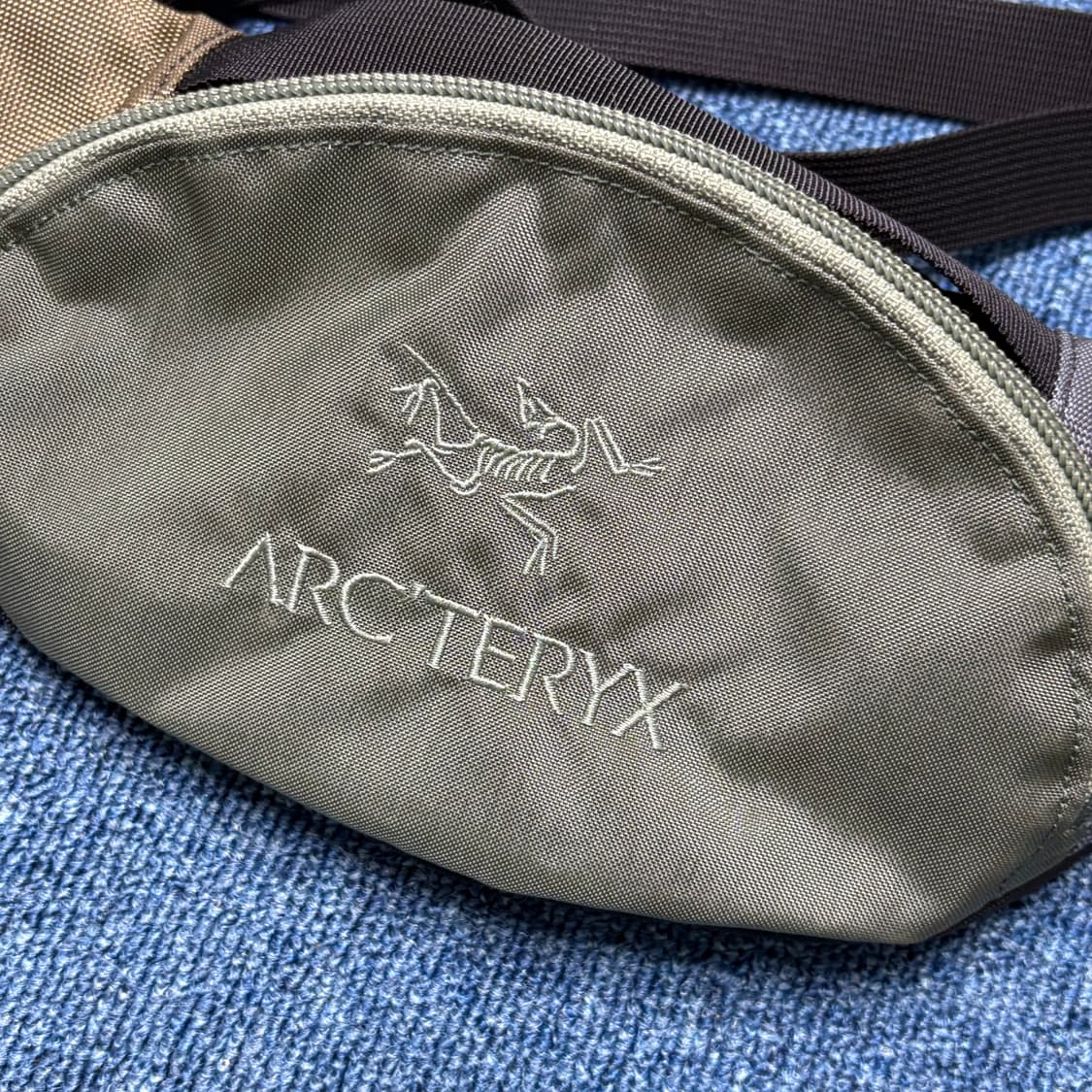 아크테릭스 x 빔즈 콜라보 힙색 미니백 상품이미지2