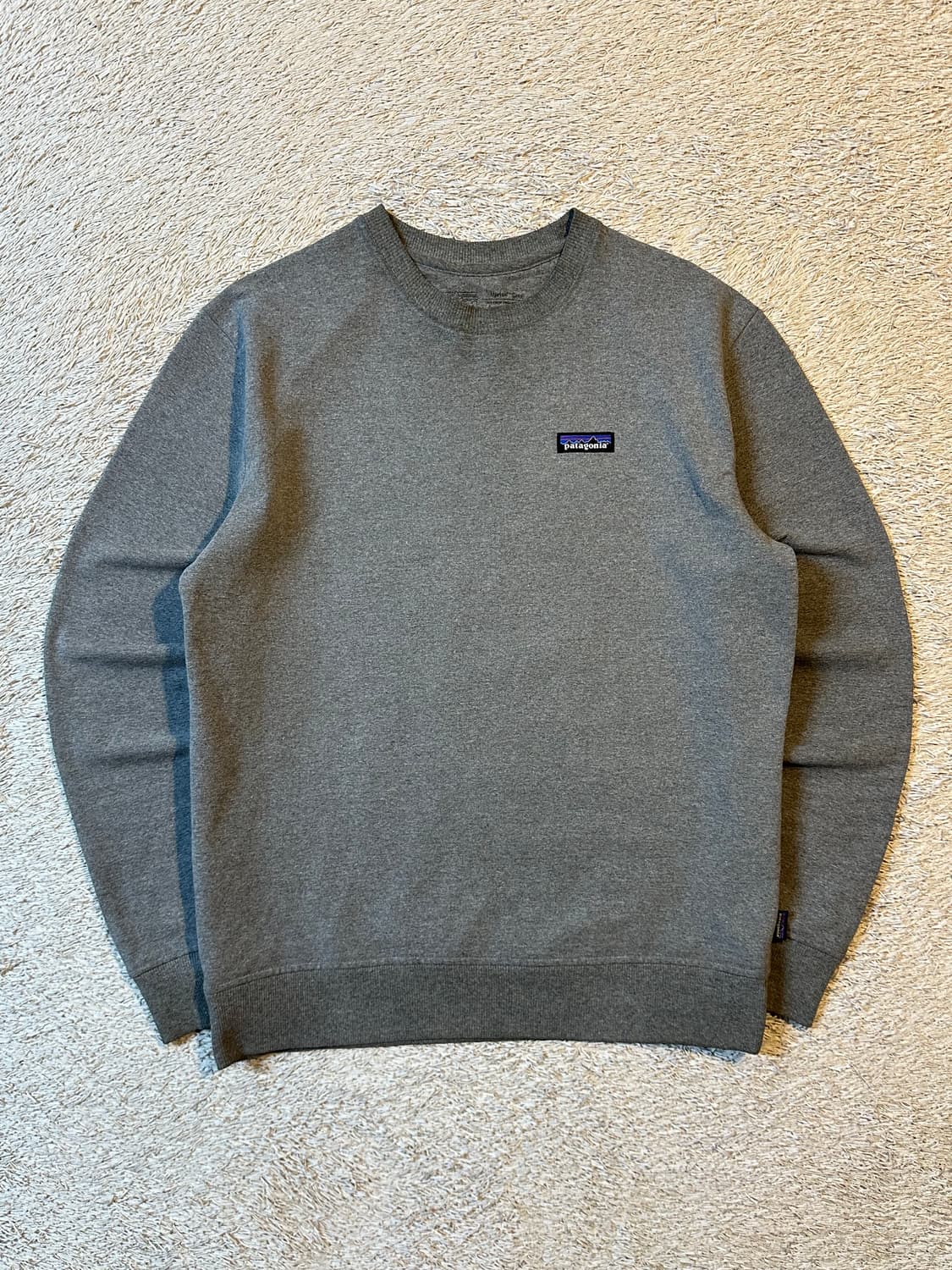 파타고니아 PATAGONIA P-6 스몰패치 맨투맨 그레이 상품이미지1