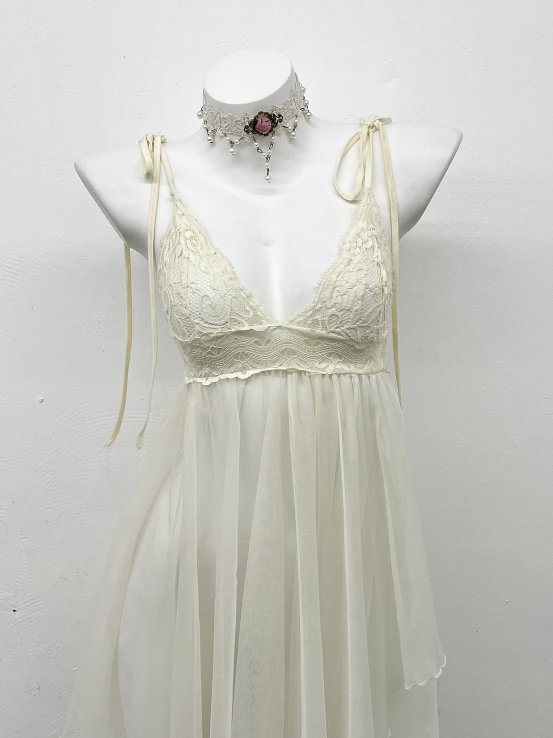 화이트 언발 시어 슬립 상품이미지2