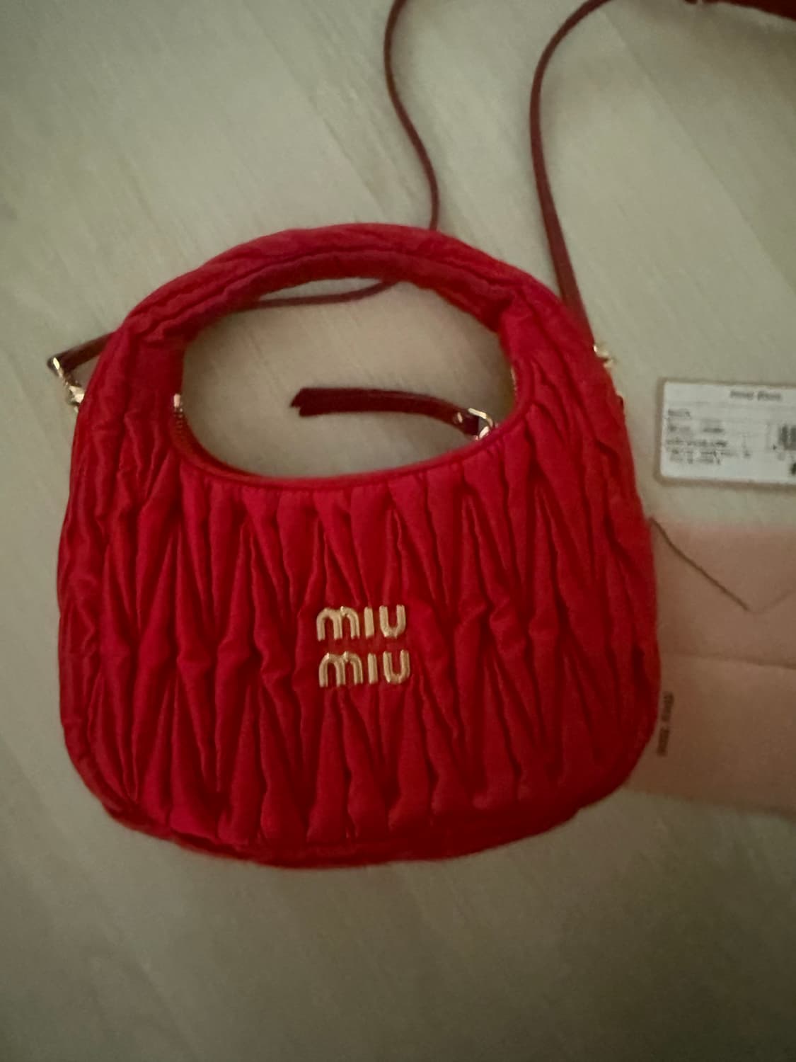 미우미우 마테라쎄 호보백 레드 상품이미지4