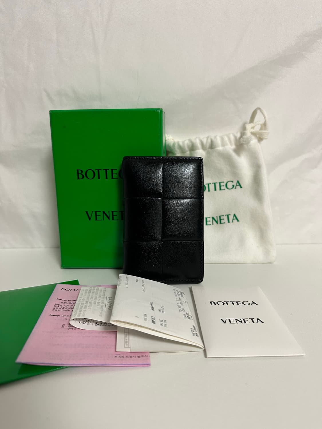 보테가베네타 맥시 플랩 카드지갑 블랙 (OS) 상품이미지1