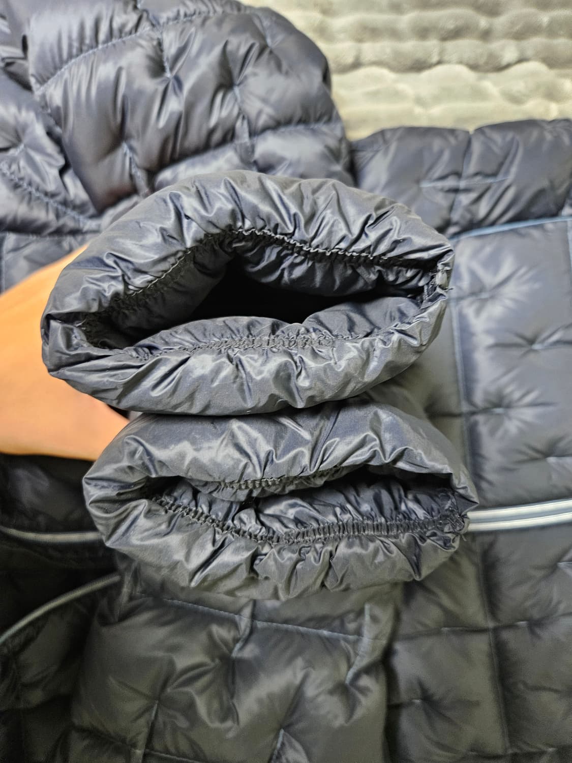 [L] 몽벨 넥로고 구스다운 경량 패딩 점퍼 상품이미지4