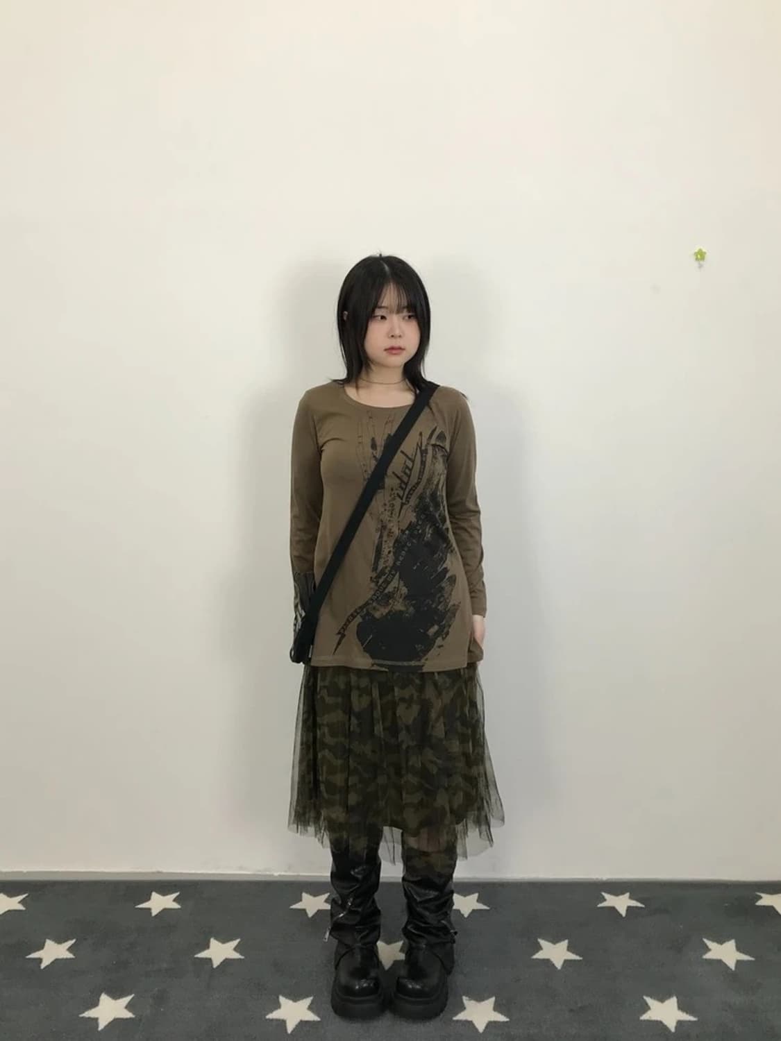 Brown Graphic Print Long Sleeve Tee 상품이미지1