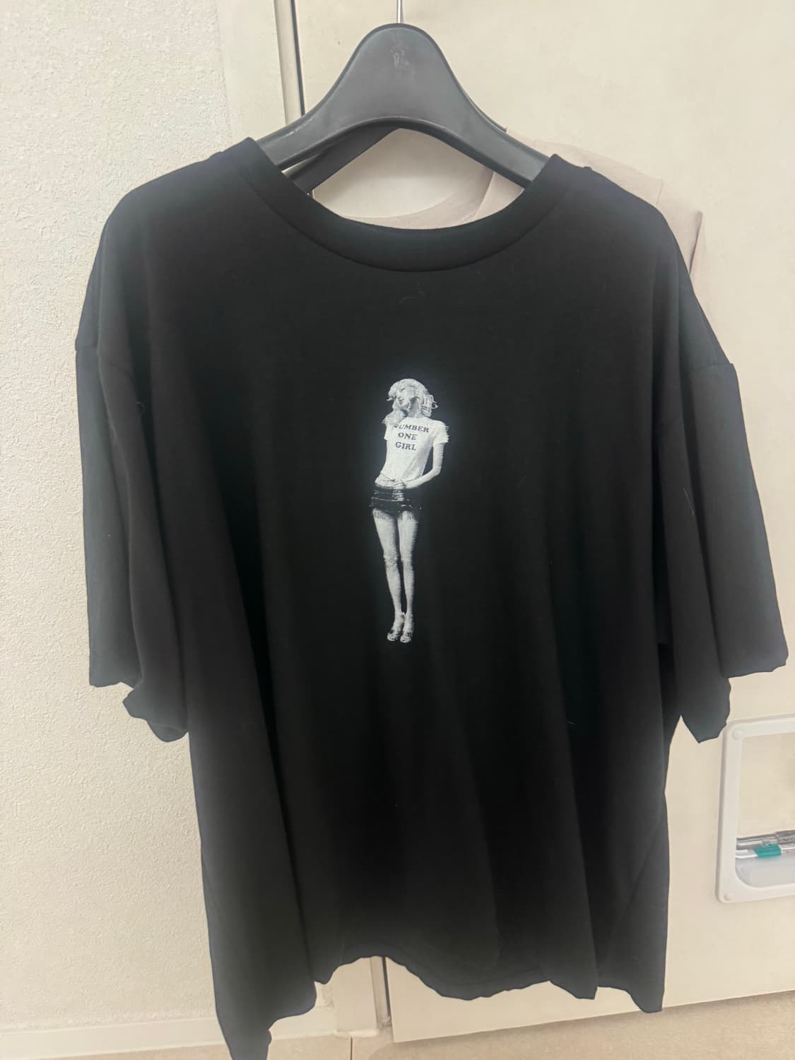 매물 ❌ Rosie 로제 더현대 팝업 한정 티셔츠 상품이미지3