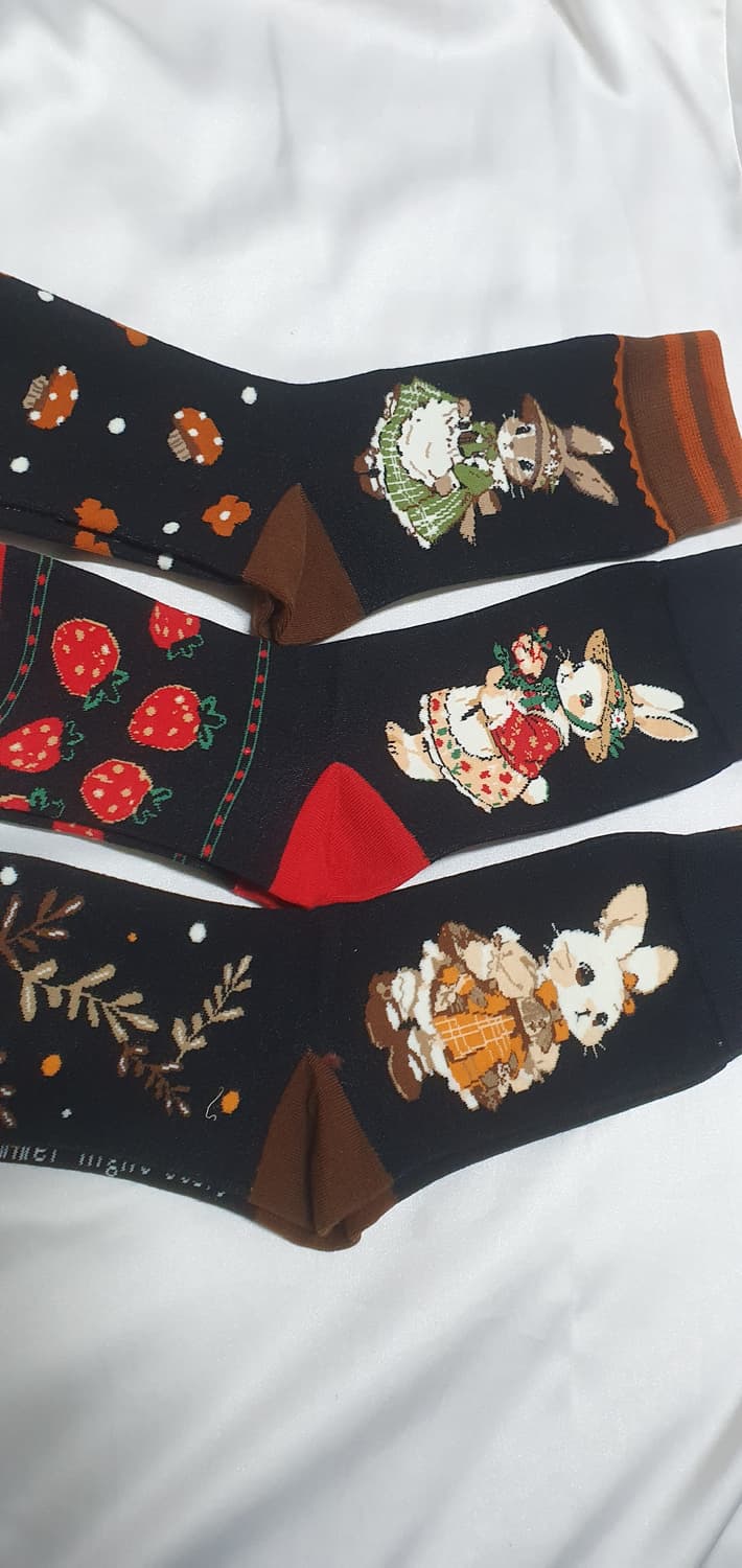 브라운 블랙 레드 동물패턴 토끼 버섯 딸기 양말 상품이미지3