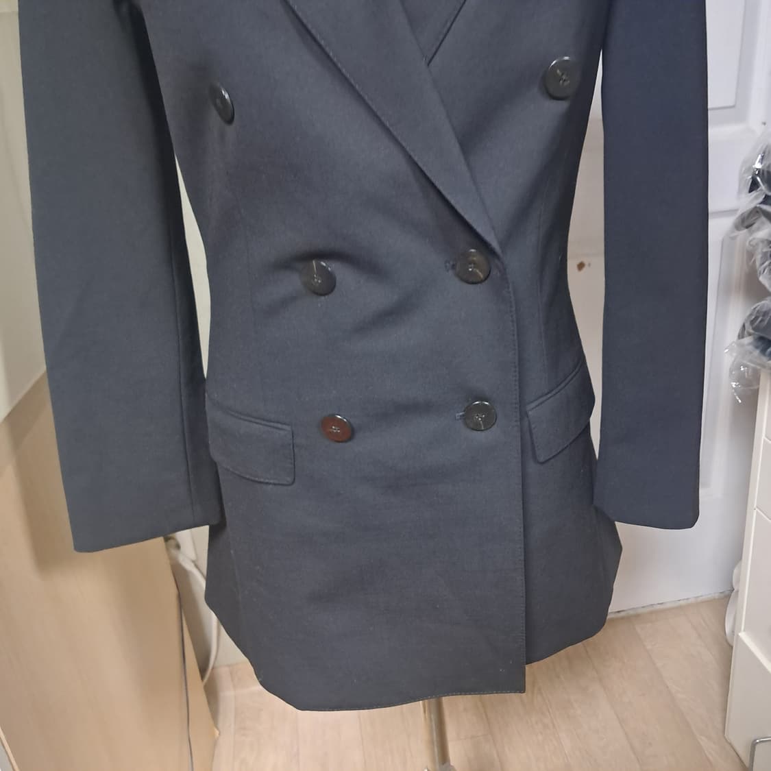 띠어리 블랙 더블 버튼자켓 0사이즈(거의새제품, 20년제품) 상품이미지5