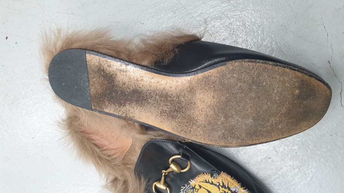 구찌 프린스타운 타이거 자수 퍼 슬리퍼 상품이미지3