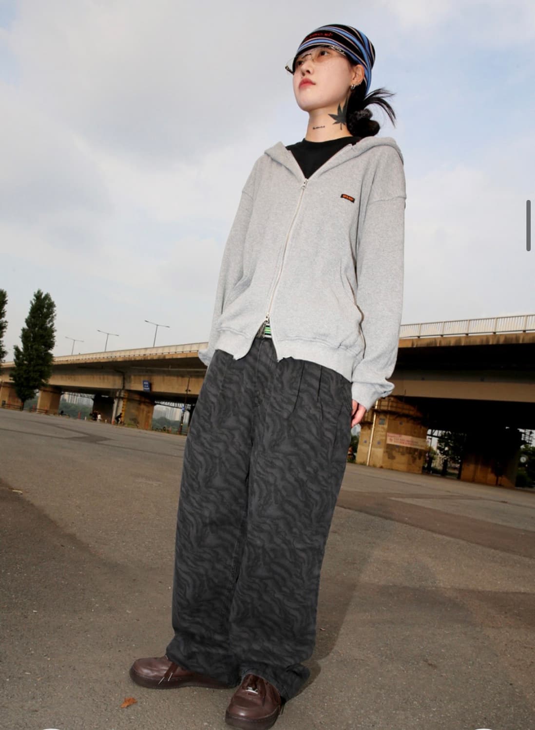 ERSCO 이알에스코 지브라 치노 팬츠 차콜 상품이미지4