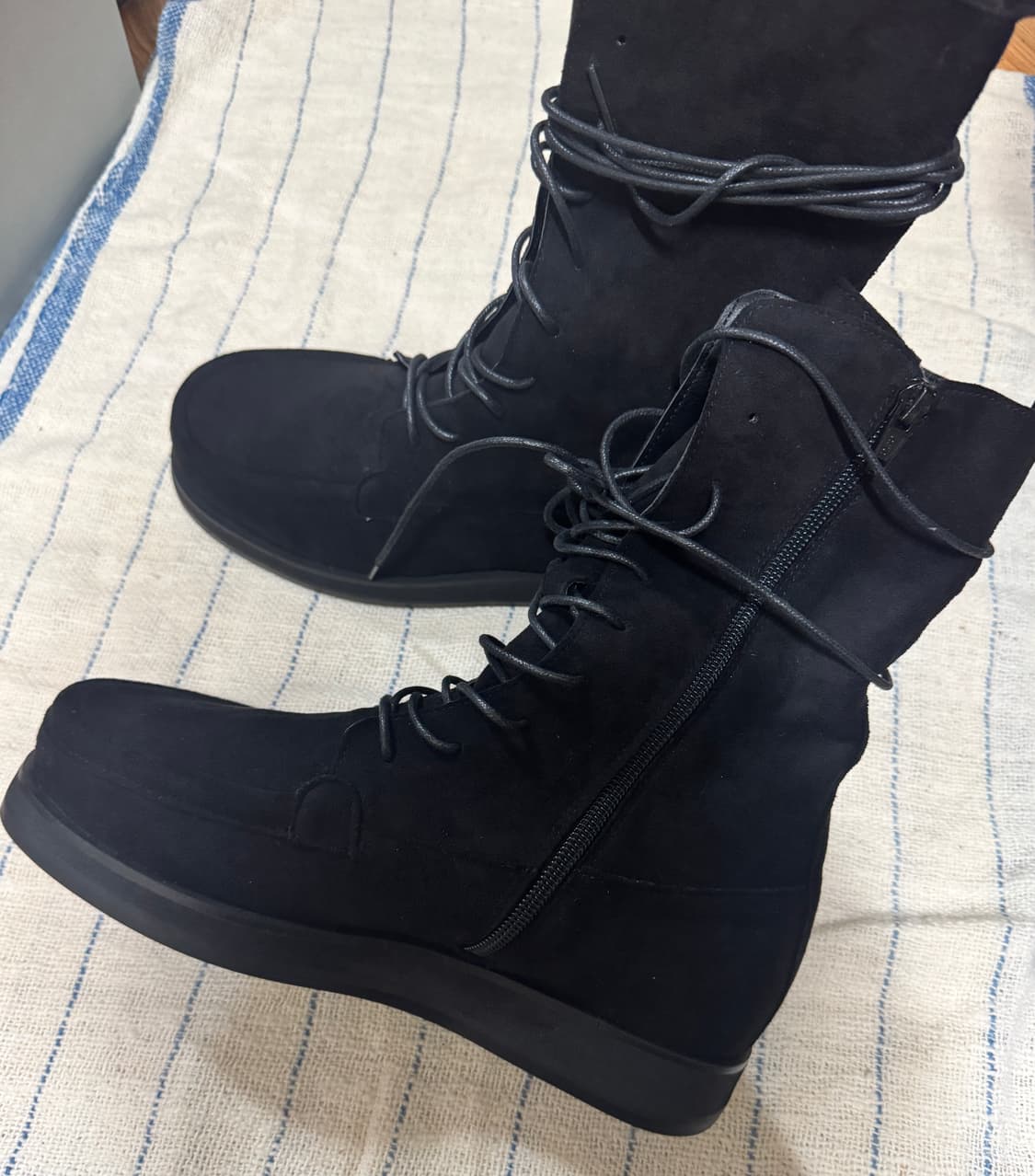 스웨이드 레이스업 부츠 블랙 상품이미지1