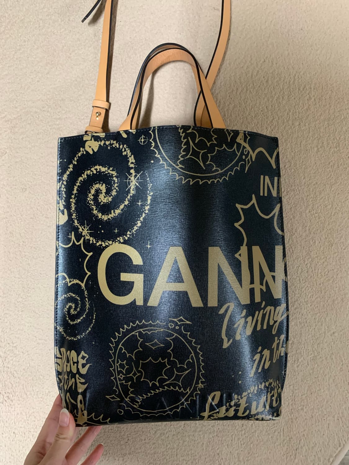 가니 스페이스 이즈 더 플레이스 토트백 미디엄 상품이미지4