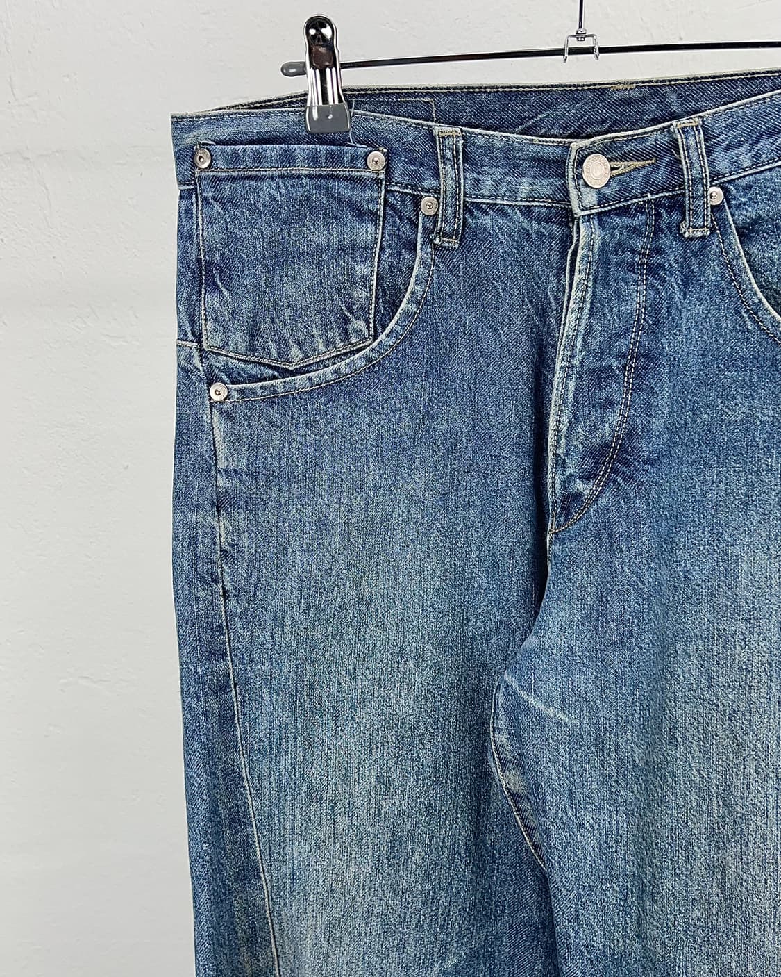 리바이스 엔지니어드 버튼 플라이 연청 데님 팬츠 상품이미지2