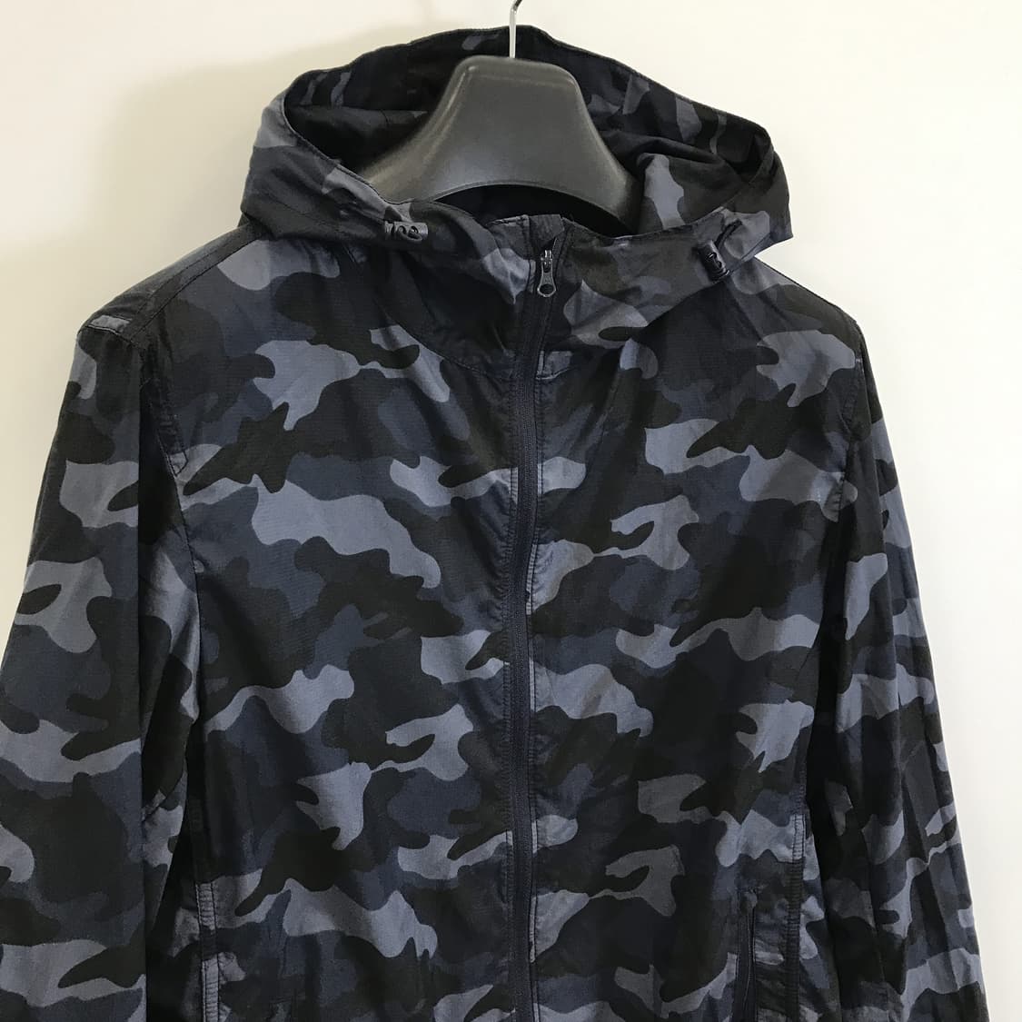 유니클로 UV프로텍션 바람막이 밀리터리 [L] 상품이미지2