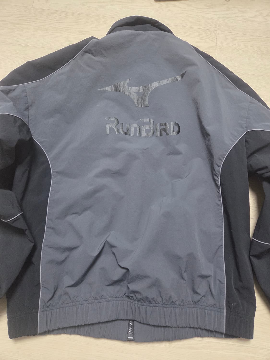 미즈노 런버드 바람막이 블랙/그레이 셋업 상품이미지2