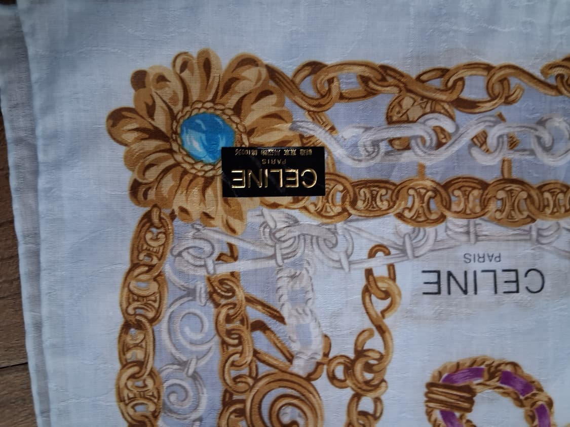 셀린느 쁘띠 손수건 51 에서 52cm
새제품상태 일본산 셀린느정품 상품이미지3