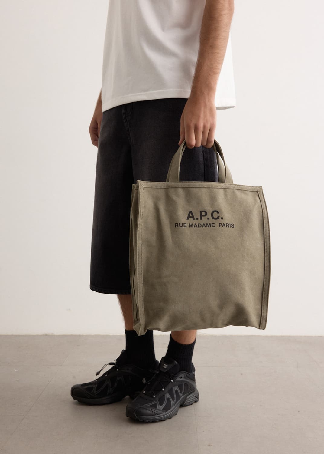 (새상품50%할인)APC 아페쎄 정품 리쿠퍼레이션 토트백 겸 숄더백 카키 상품이미지1