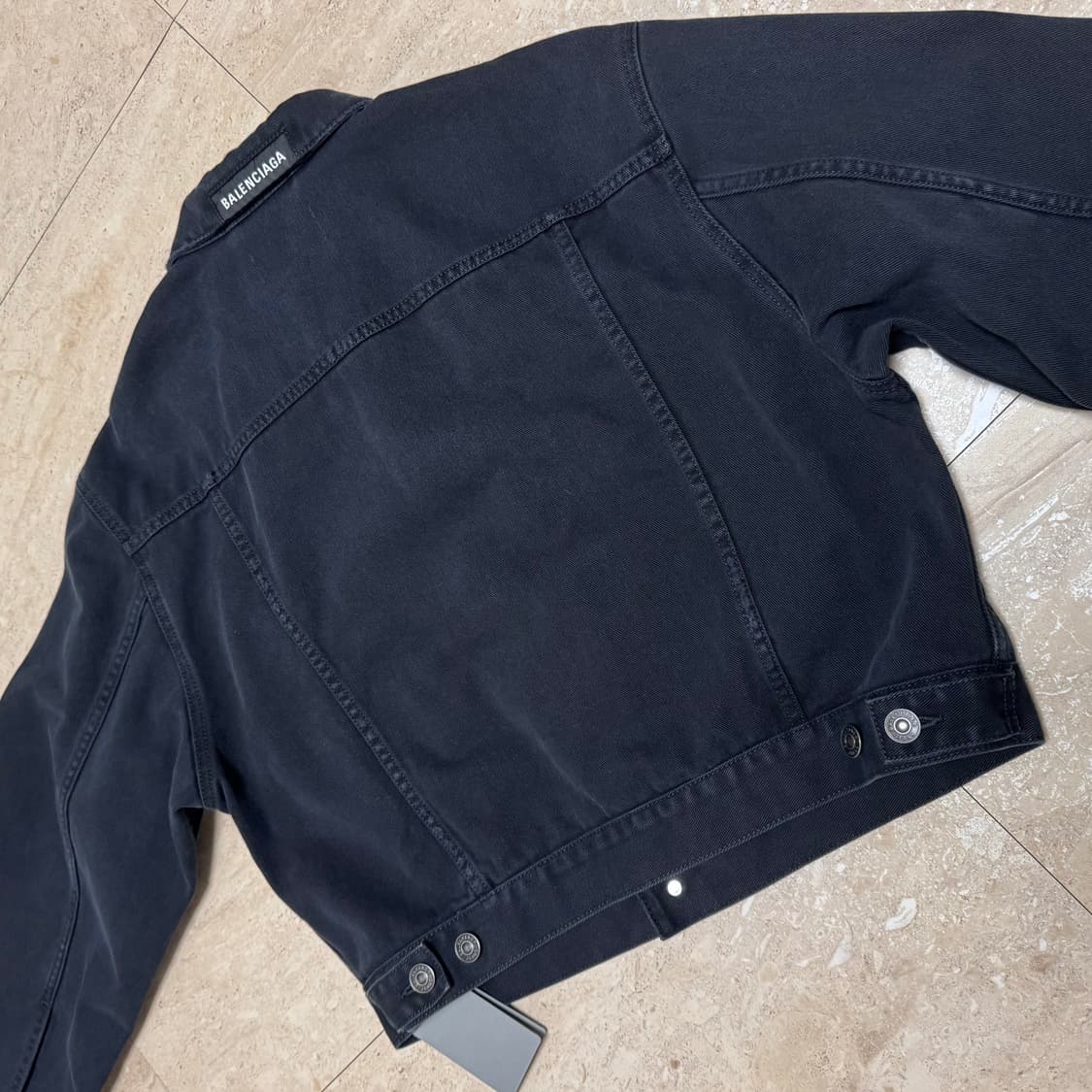 [L] 발렌시아가 크롭 스몰로고 데님자켓 블랙 상품이미지8