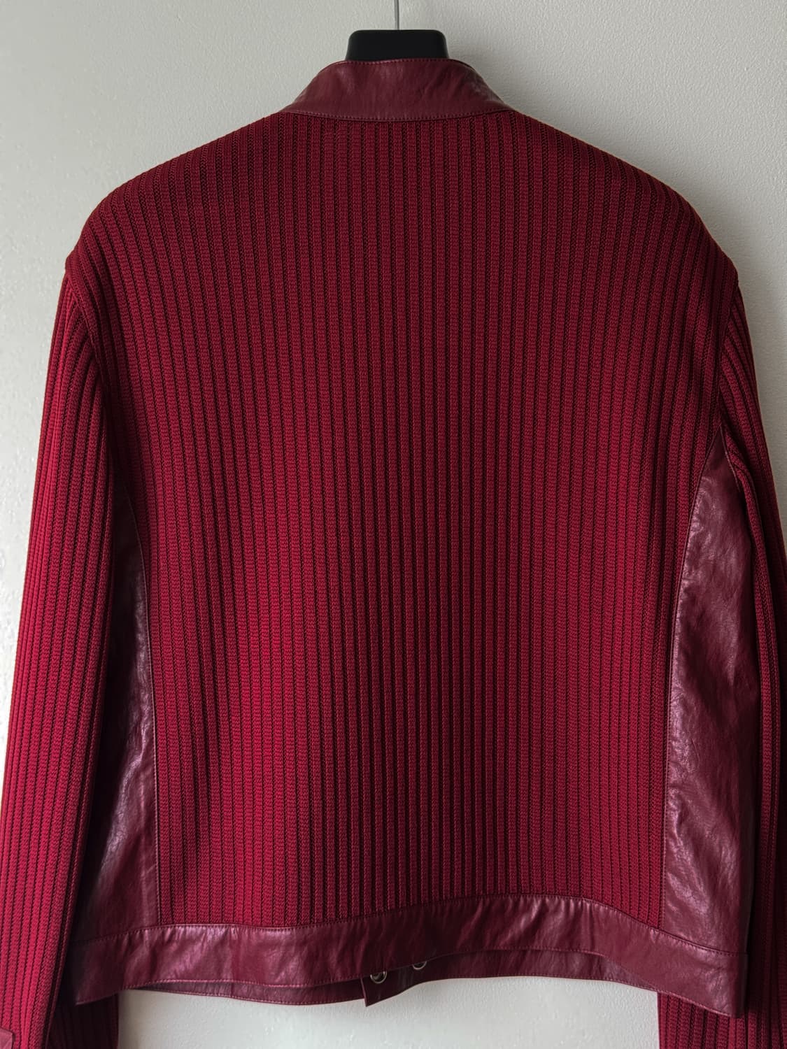 폴리수엠 리브드 패널 바이커 자켓 (레드) 상품이미지4