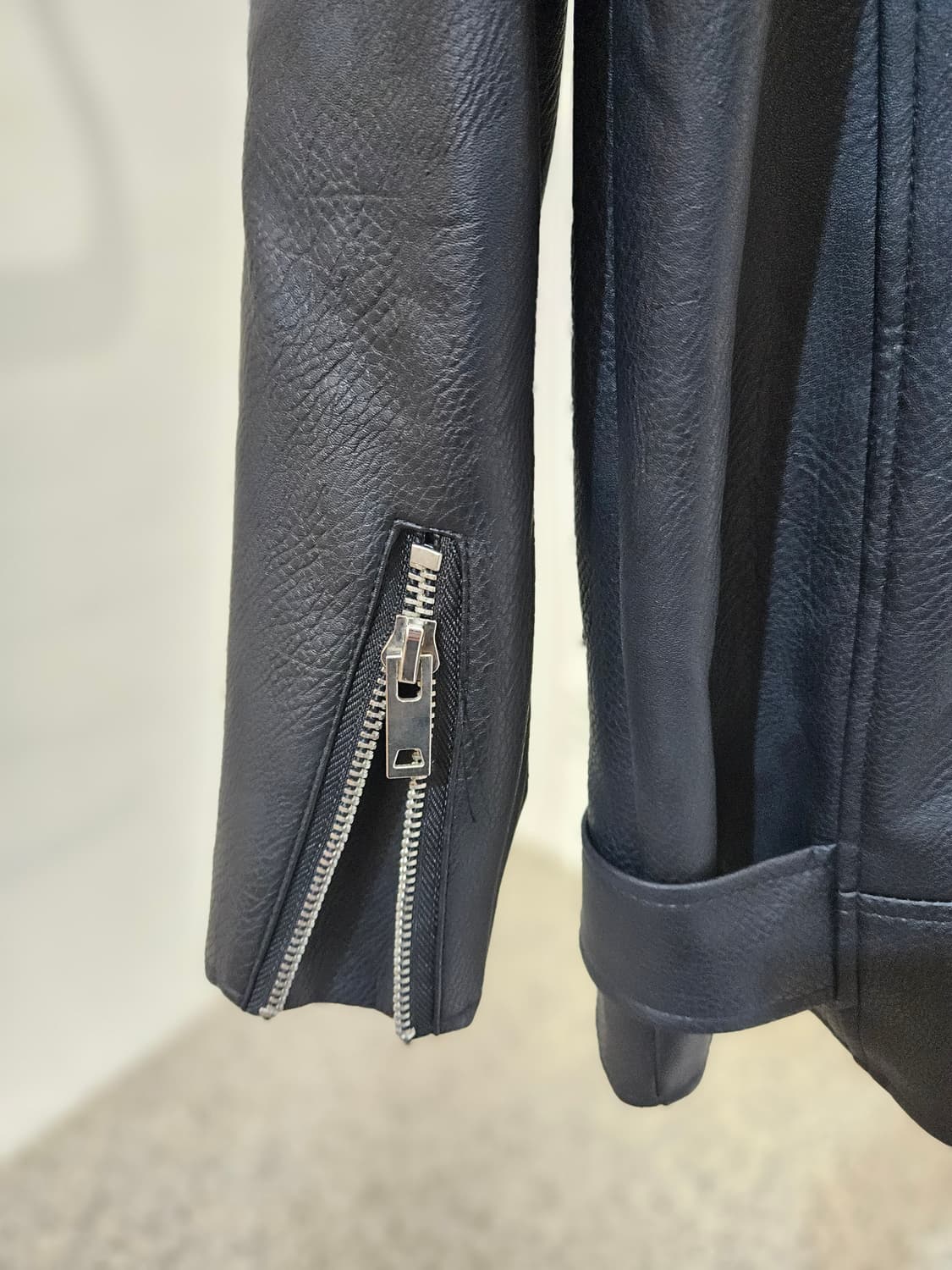 드레스볼륨 레더 라이더 자켓 상품이미지8