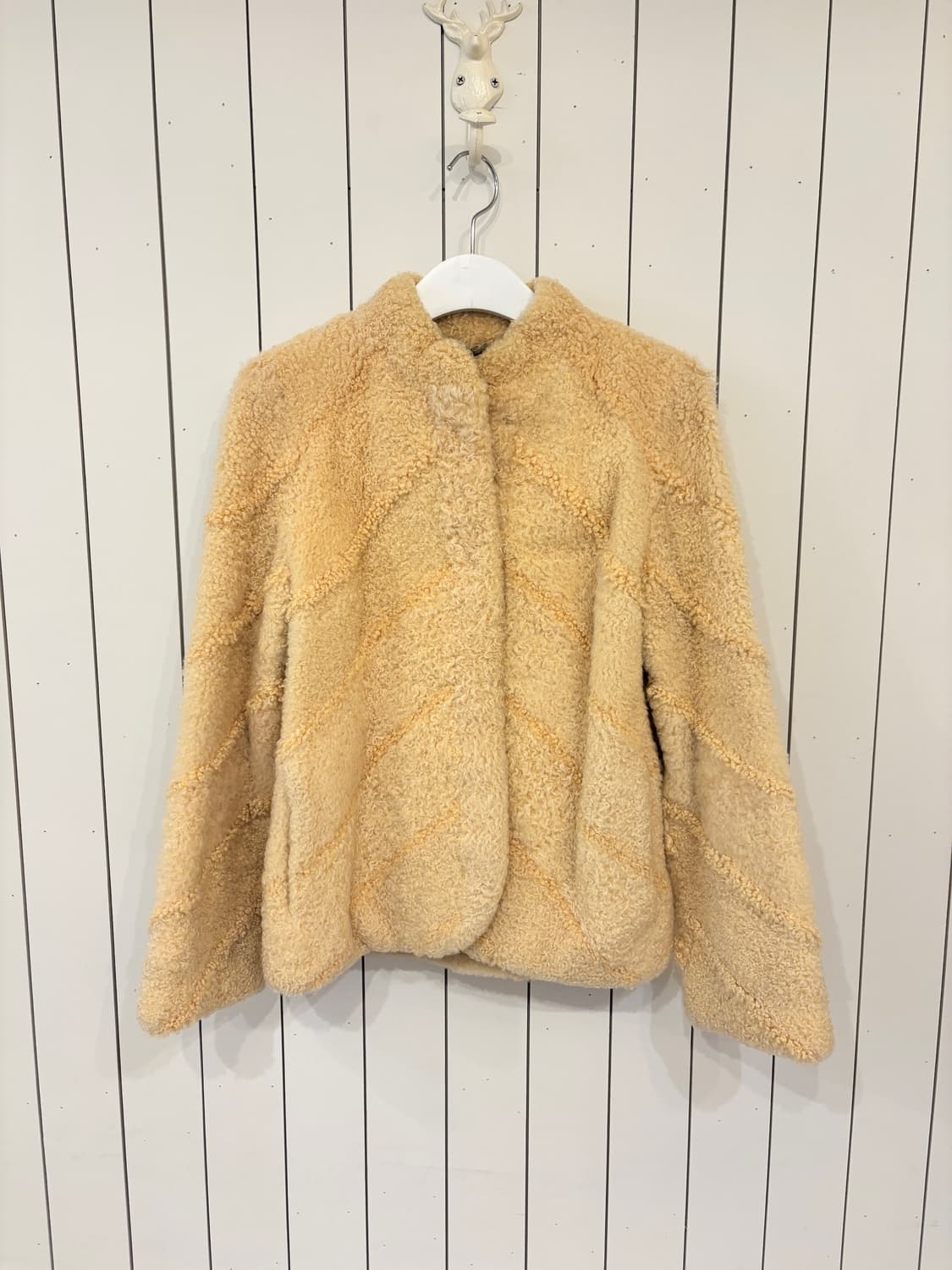 크림소프트 컬리 쉬어링 자켓 상품이미지1