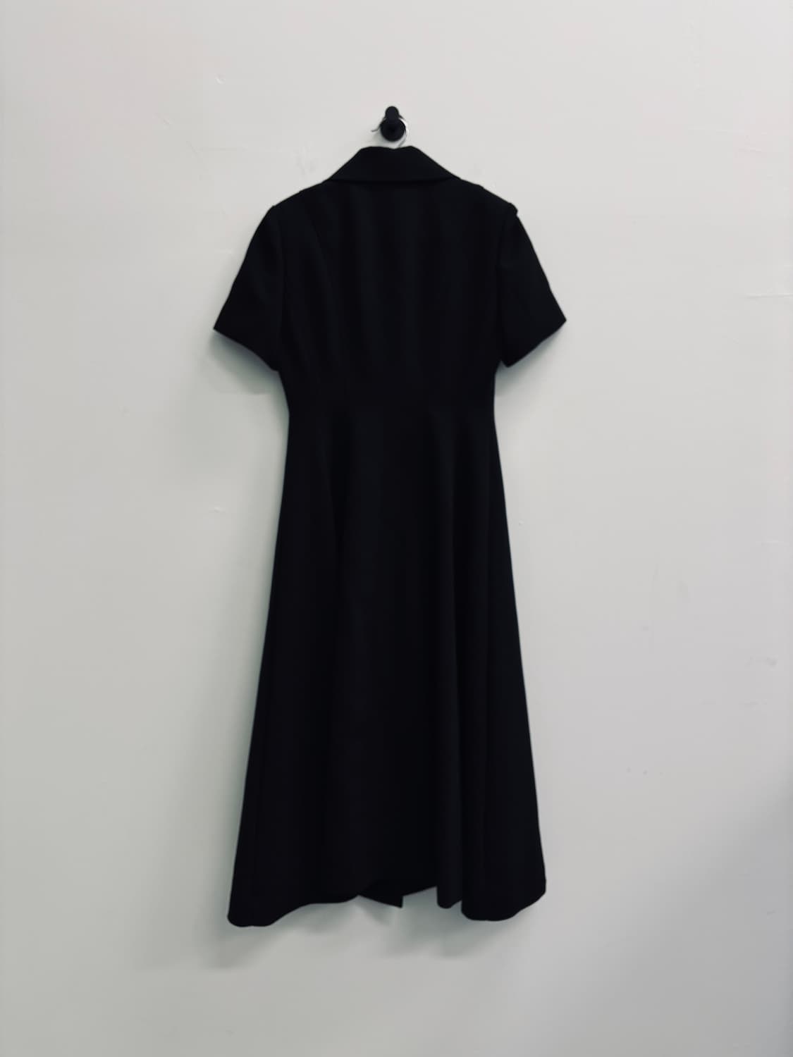 [새상품] 지수다움(JISUDAUM) 주얼리 버튼 플레어 롱 원피스 상품이미지4