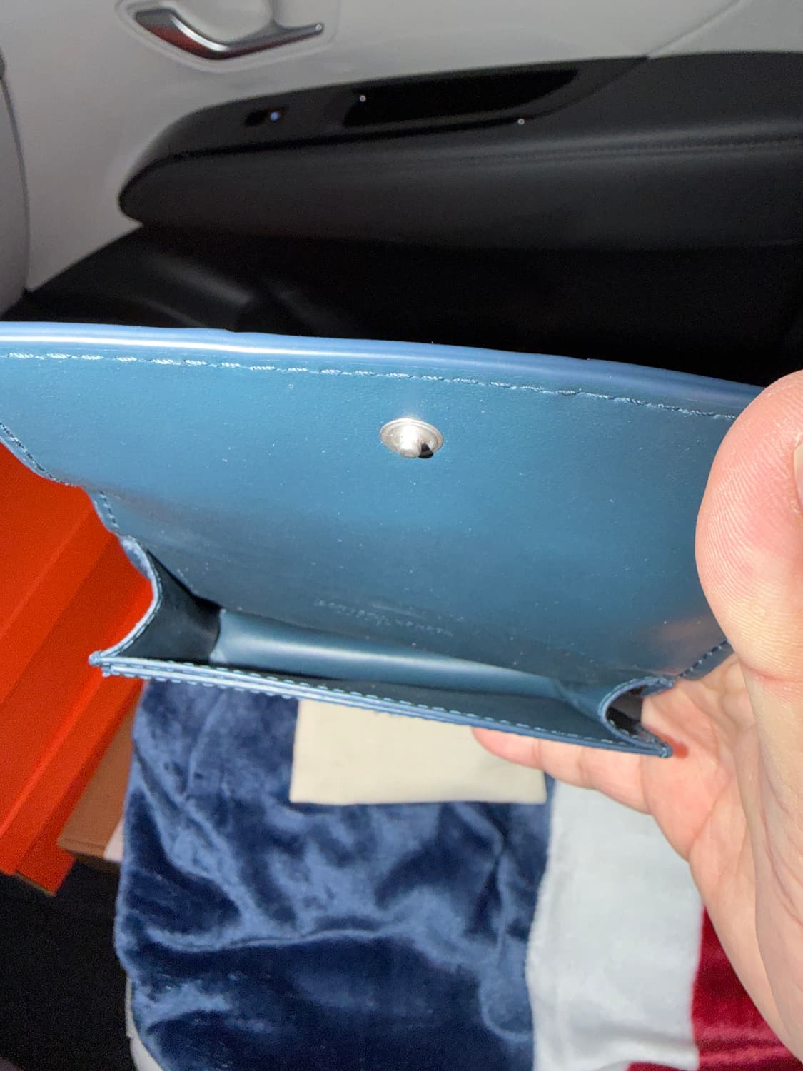 보테가베네타 카세트 스티치 카드지갑 한정판 딥블루 판매 상품이미지9