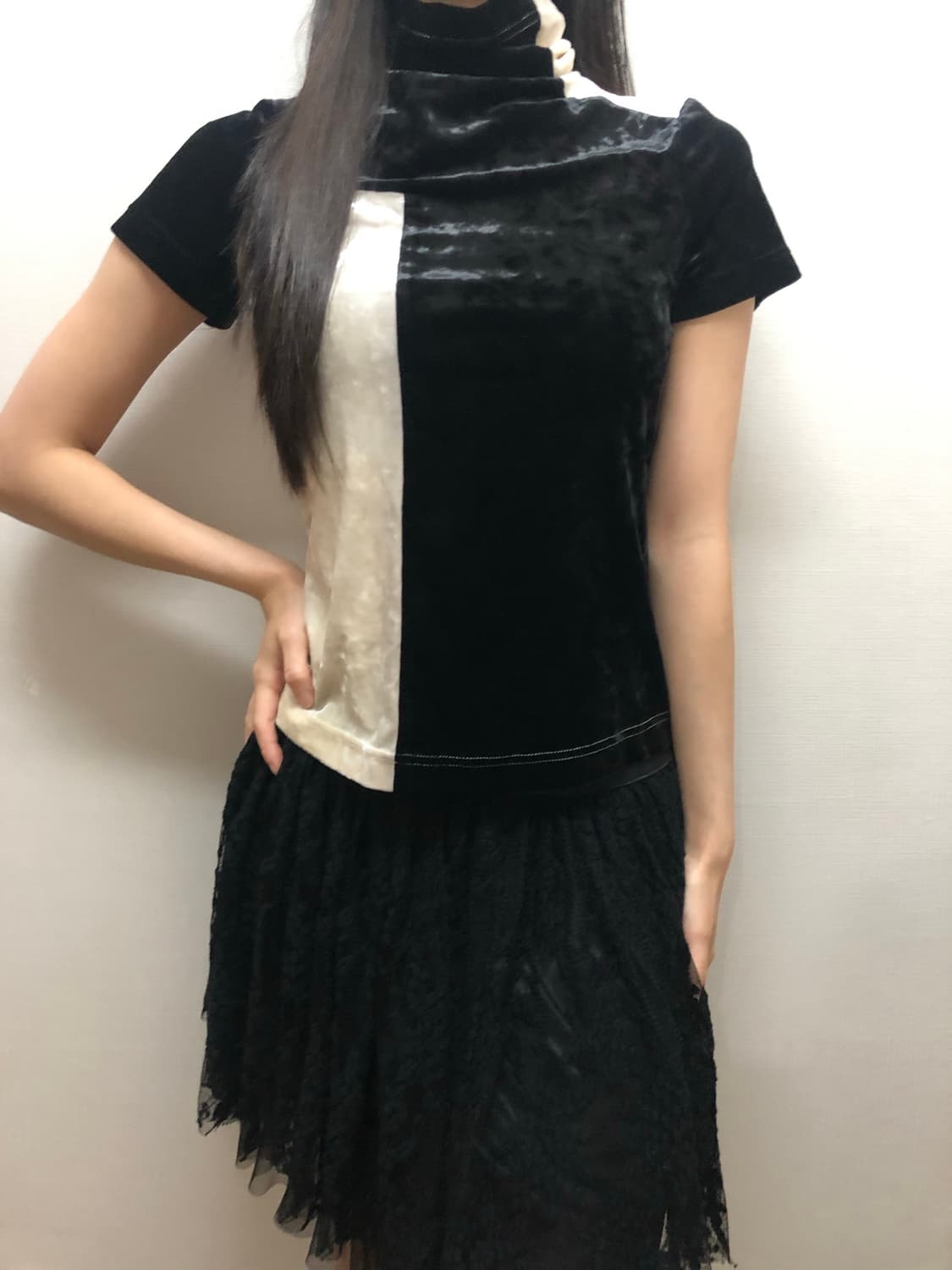 빈티지 블랙 앤 화이트 벨벳 탑 상품이미지4