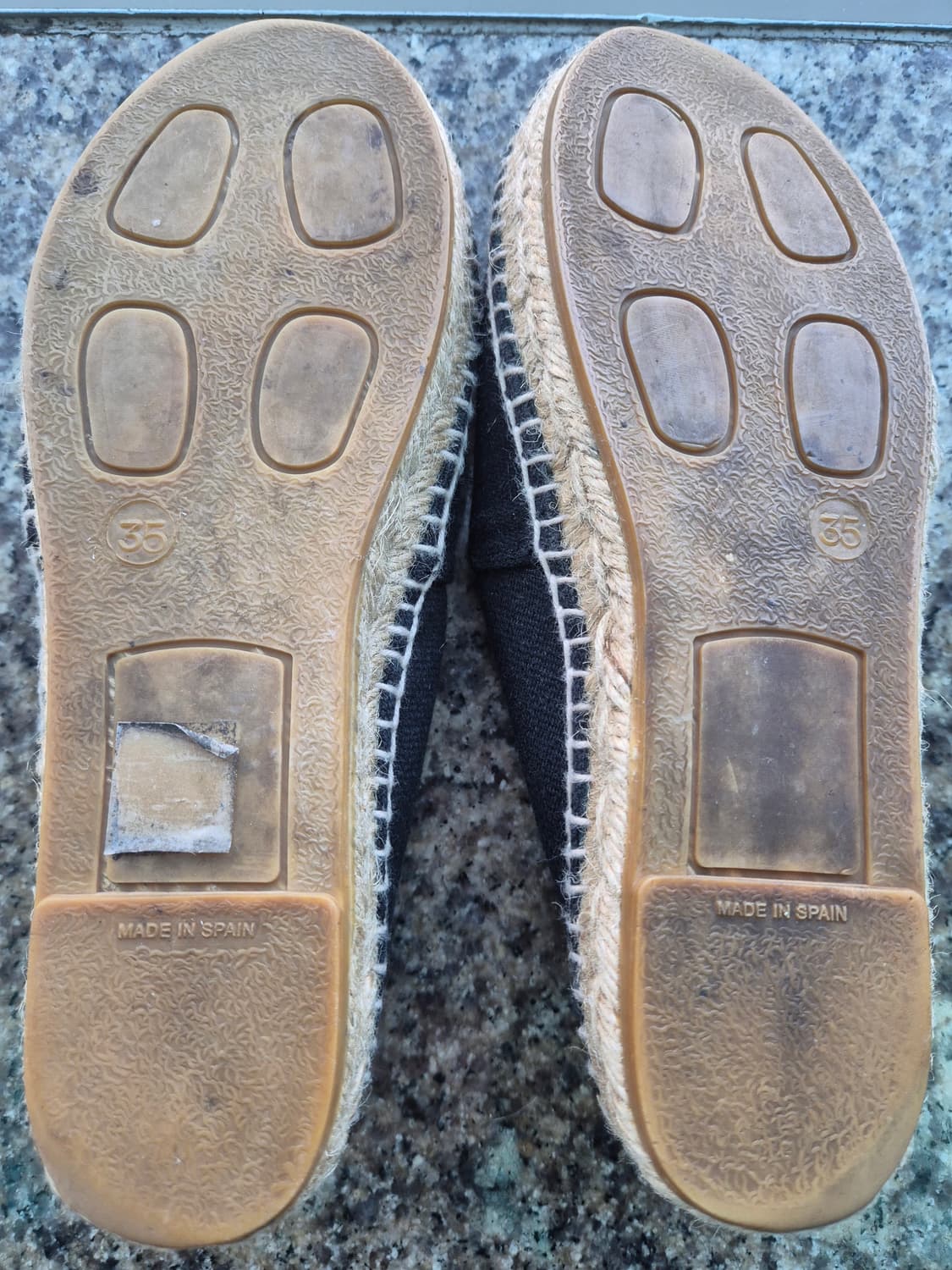 겐조(KENZO) 타이거 자수 에스파듀 슬립온입니다. 
사이즈 35 상품이미지2