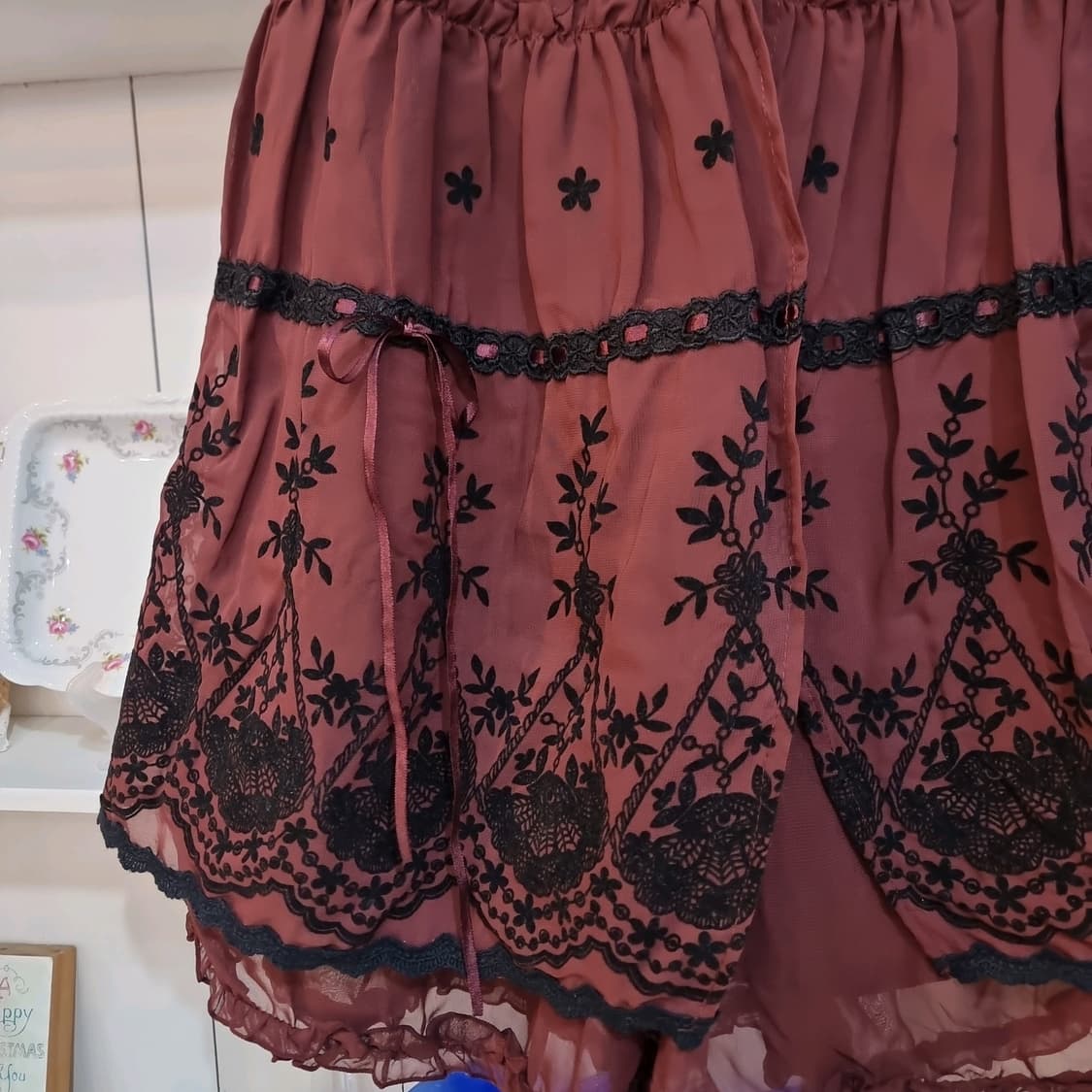 axes femme(액시즈팜) 와인 시폰 플로킹 레이스 티어드 스커트 상품이미지2