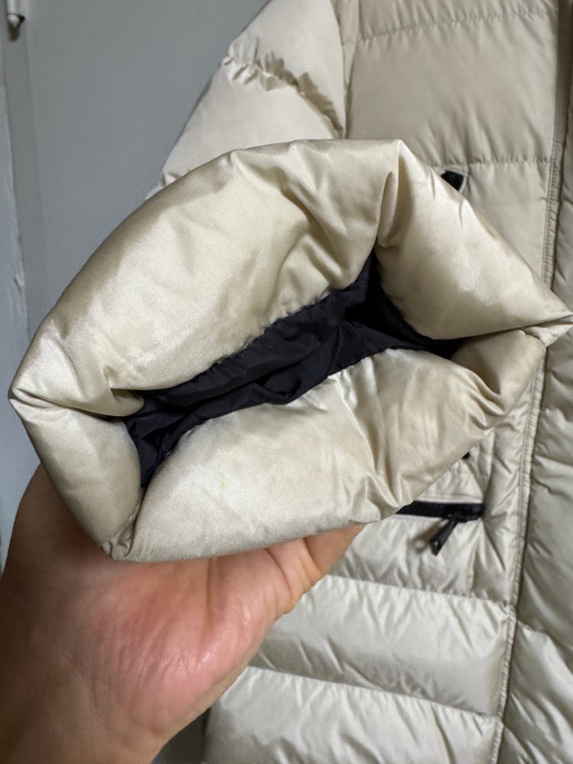 몽클레어 여성 롱패딩 아이보리 상품이미지4