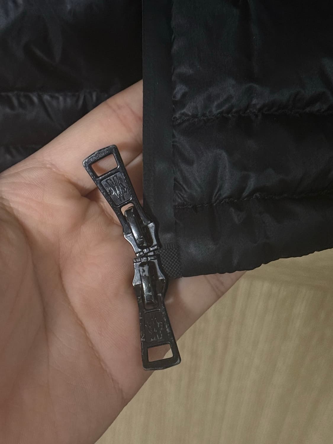 몽클레어 MAGLIA 니트패딩 블랙 상품이미지7