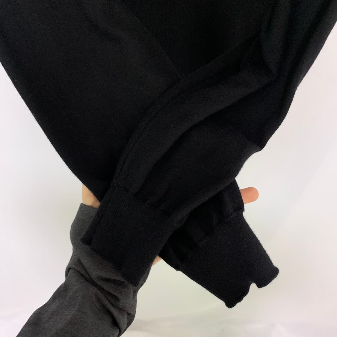 바버 V넥 피마코튼 루즈핏 니트 블랙 남성 M 상품이미지4