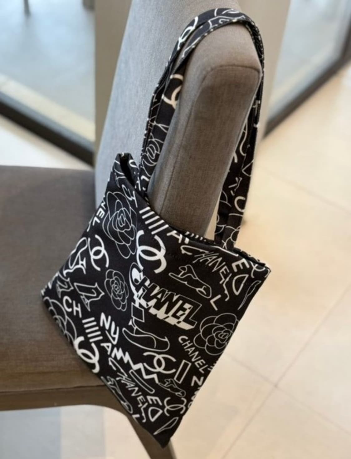 샤넬 뷰티 그래피티 에코백 상품이미지2