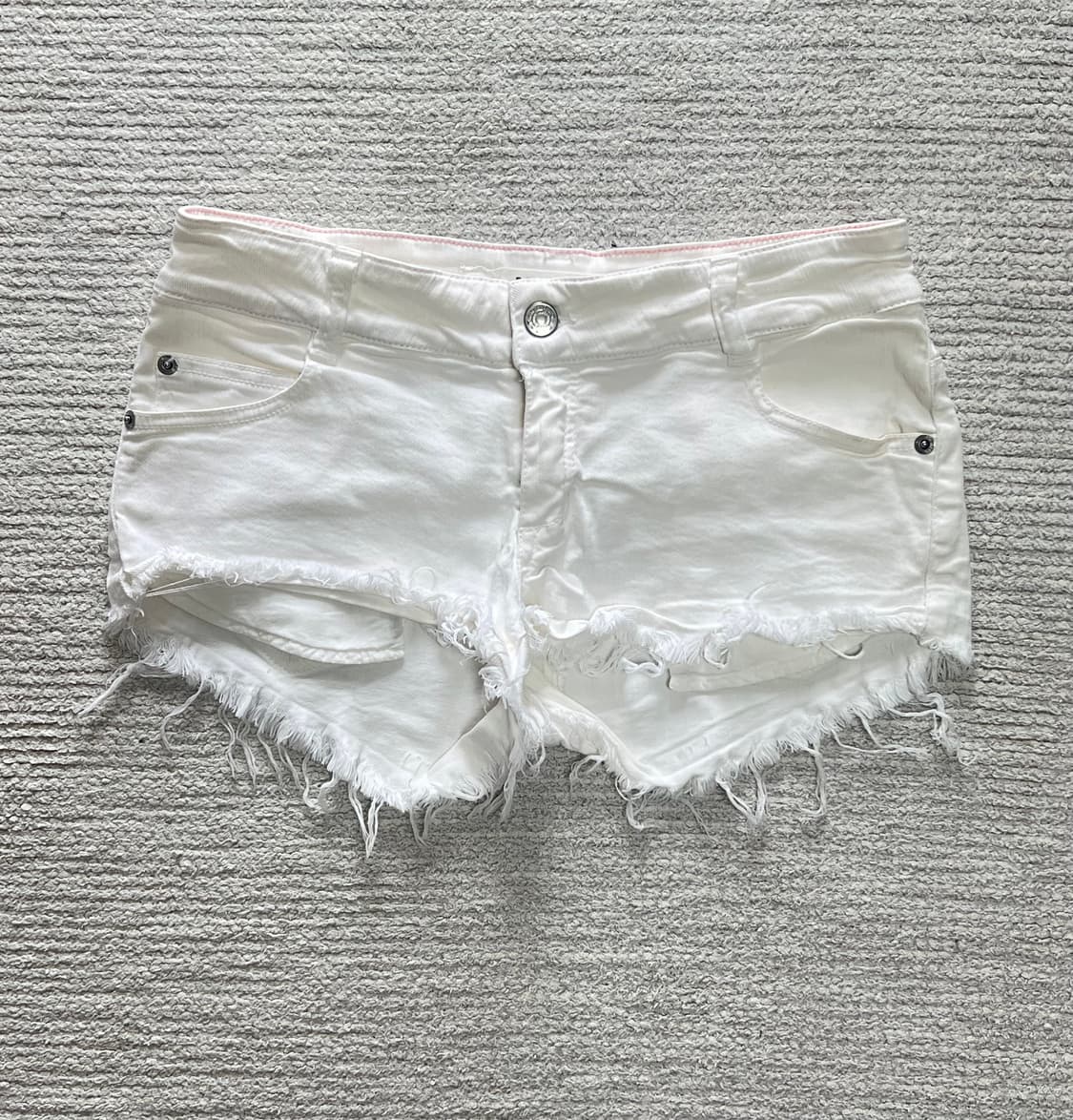 브랜드 멜빌 화이트 멜빌 로우 숏 팬츠 상품이미지1