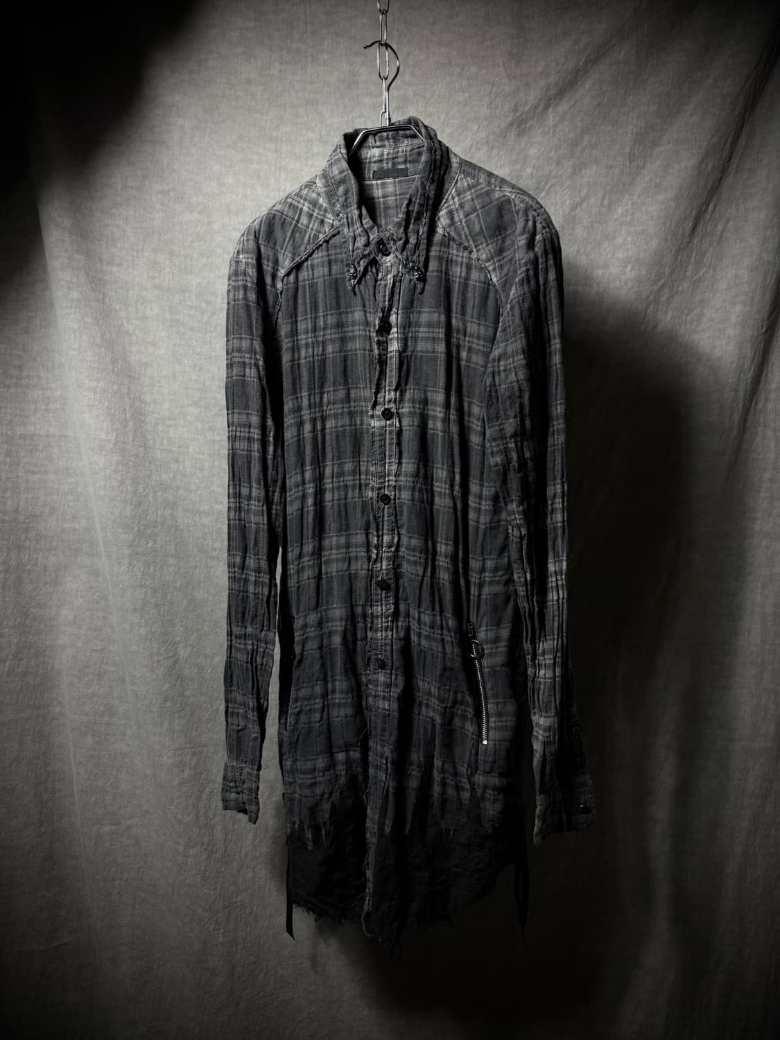 KMRii Distressed Plaid Long Shirt  상품이미지1