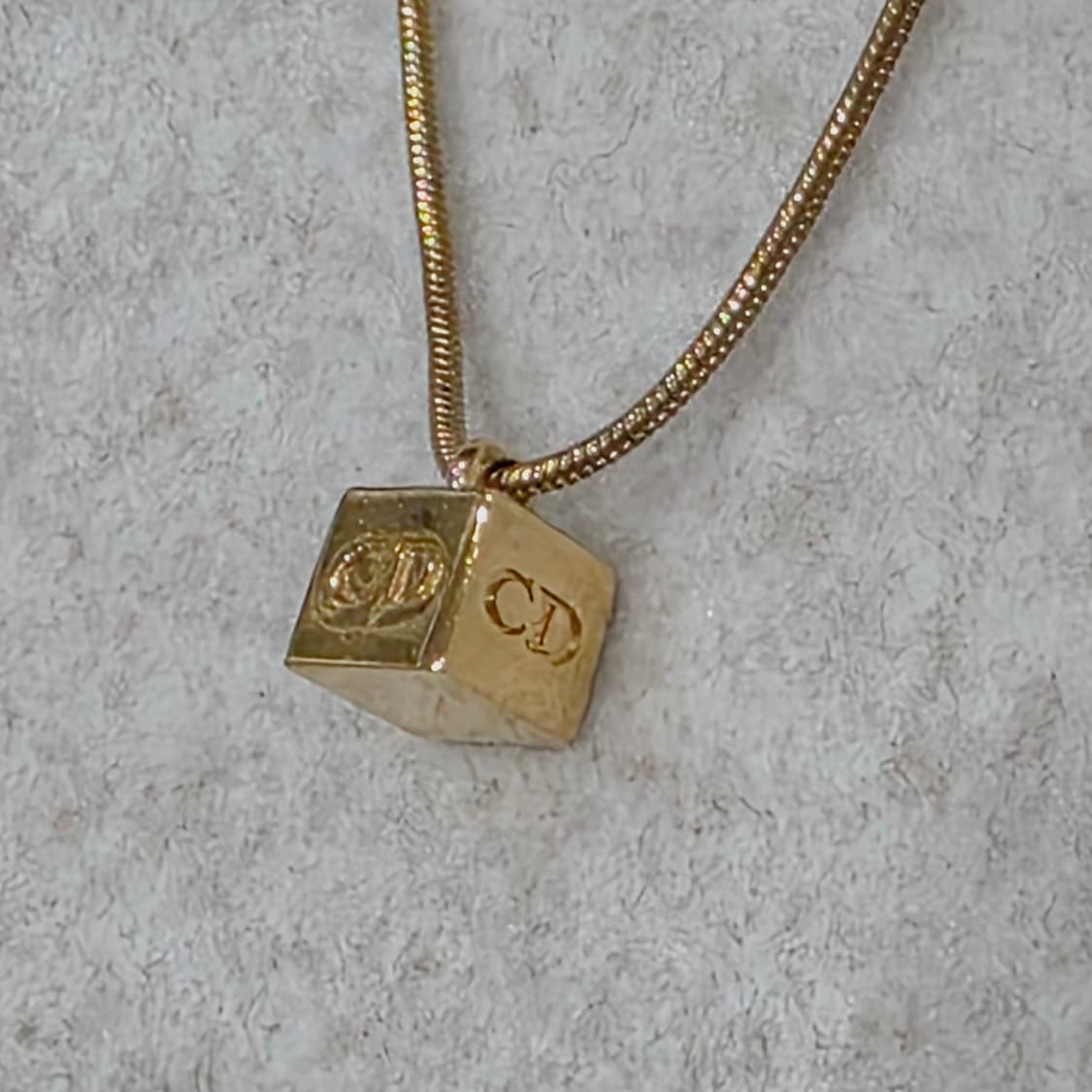 디올 금장 cd로고 큐브 목걸이(남녀공용) 상품이미지5
