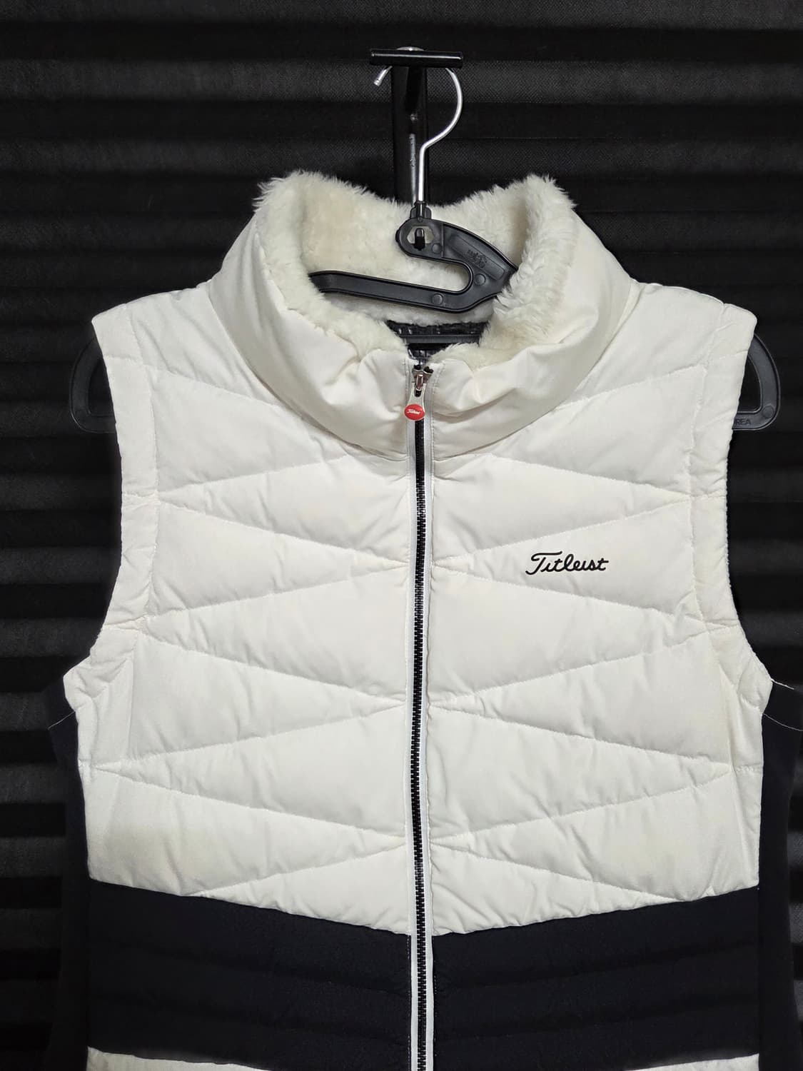 (정품) [타이틀리스트] 구스다운 하프롱 패딩조끼 판매합니다. 상품이미지2