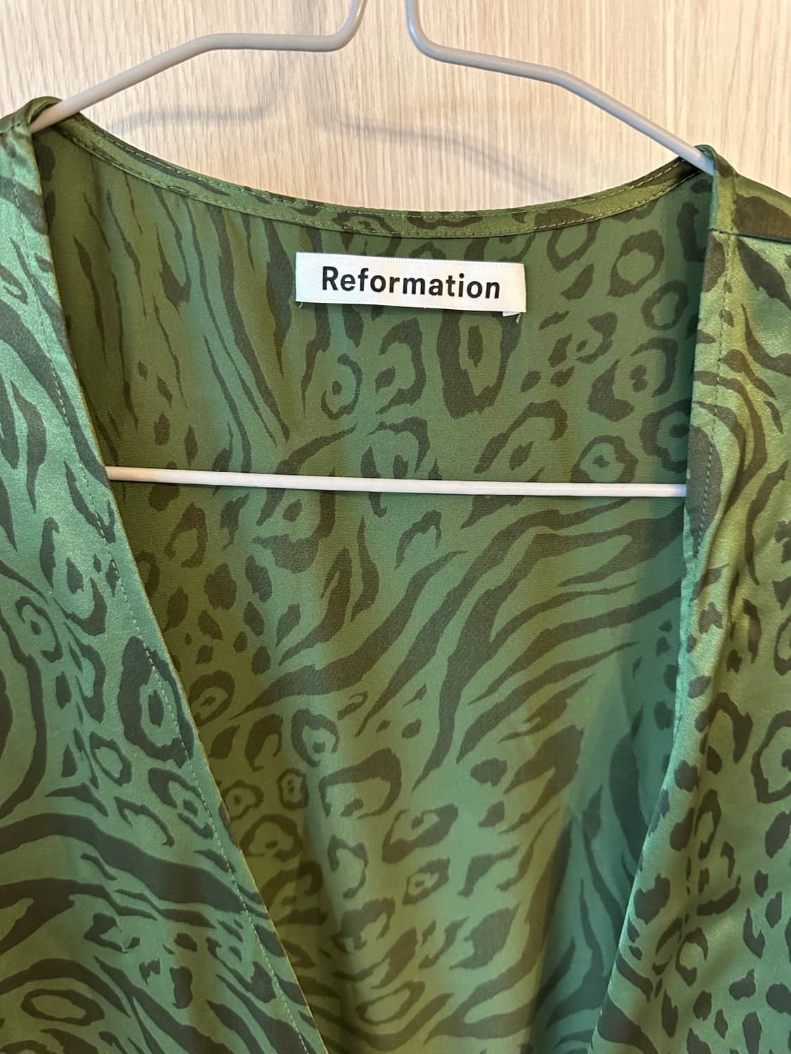 새상품 리포메이션 케나 레오파드 프린트 랩 실크 미니 드레스 XS 상품이미지3