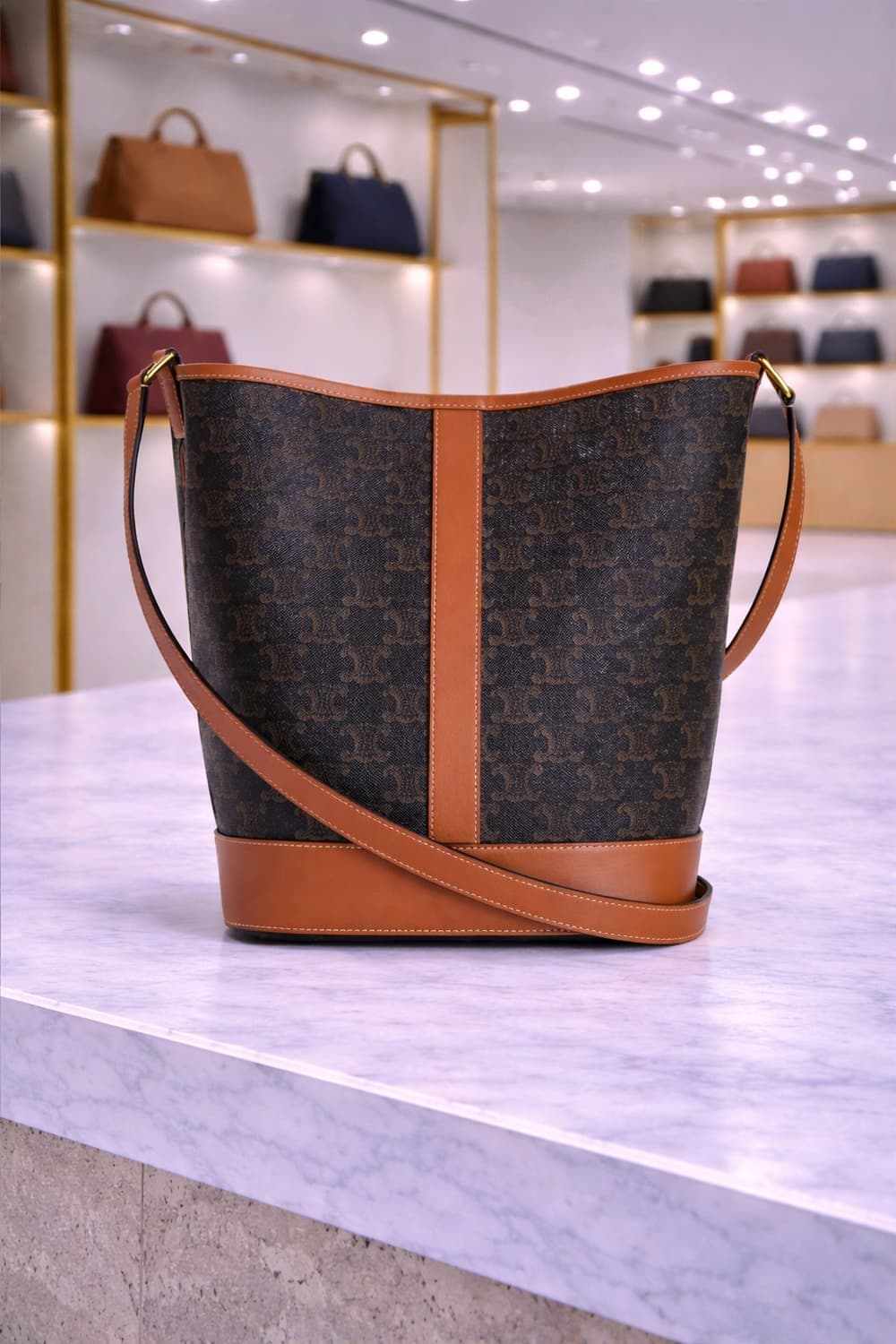 [A급] 셀린느 트리옹프 캔버스 & 카프스킨 버킷백 미디엄 판매합니다!! 상품이미지2