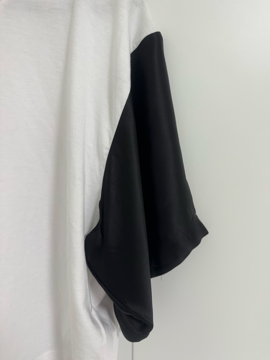 메종마르지엘라 MM6  크롭 반팔티 상품이미지5