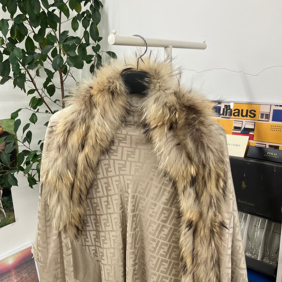 펜디 주카 실크 숄 판초 OS 상품이미지2