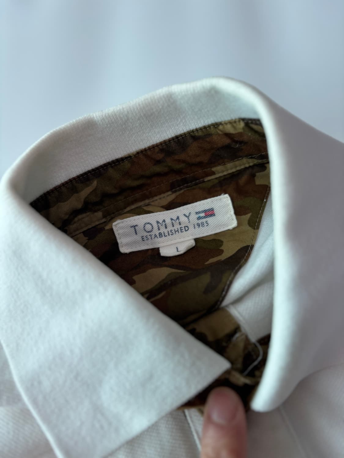 타미 힐피거 카모플라쥬 디테일 화이트 피케 셔츠 상품이미지3