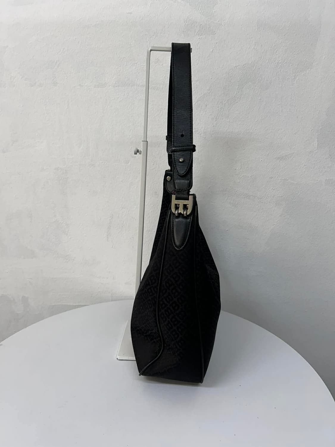 발렌시아가 BB모노그램 아카이브 숄더 토트백 상품이미지3