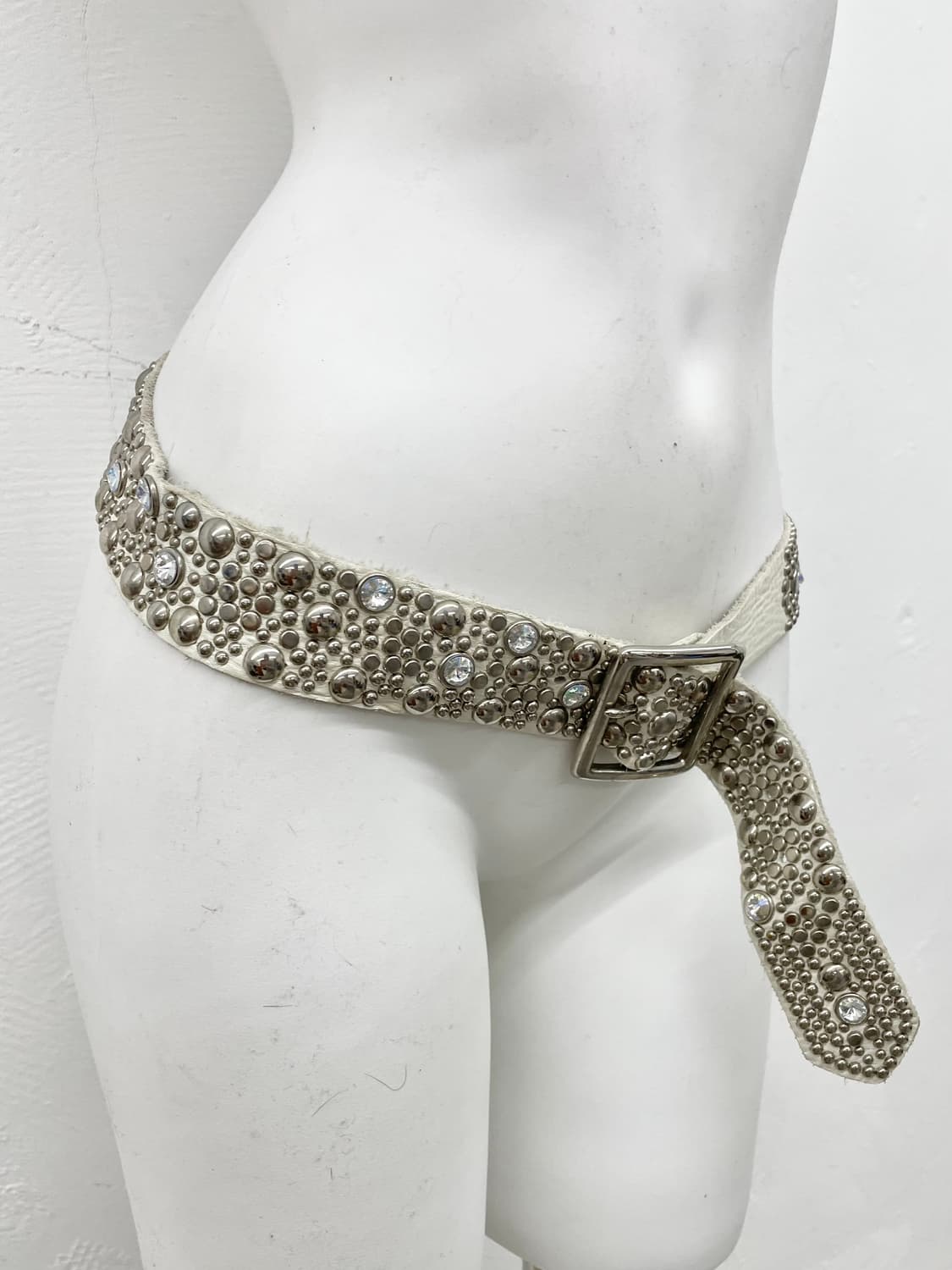 리얼레더 스터드 큐빅 디테일 버클 벨트 상품이미지3