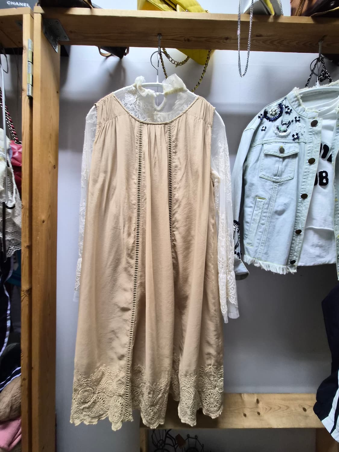 어반리서치 펀칭자수 원피스. 레이스 블라우스 상품이미지4