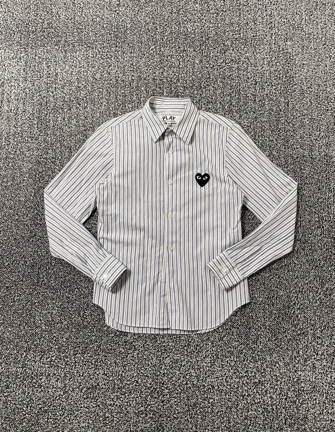 빈티지9. 꼼데가르송 플레이 블랙 하트 와펜 스트라이프 셔츠 블루 상품이미지1