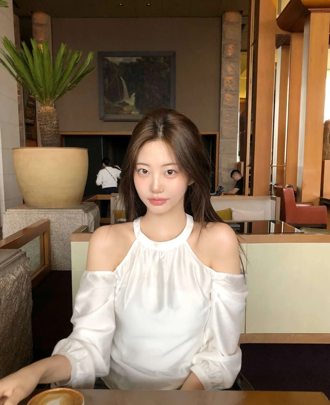 제니오 스완 홀터 블라우스 화이트 상품이미지1