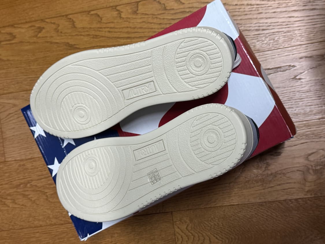 직구 새상품) 오트리 남성 그레이 화이트 블랙탭 고트스킨 운동화 43 상품이미지5