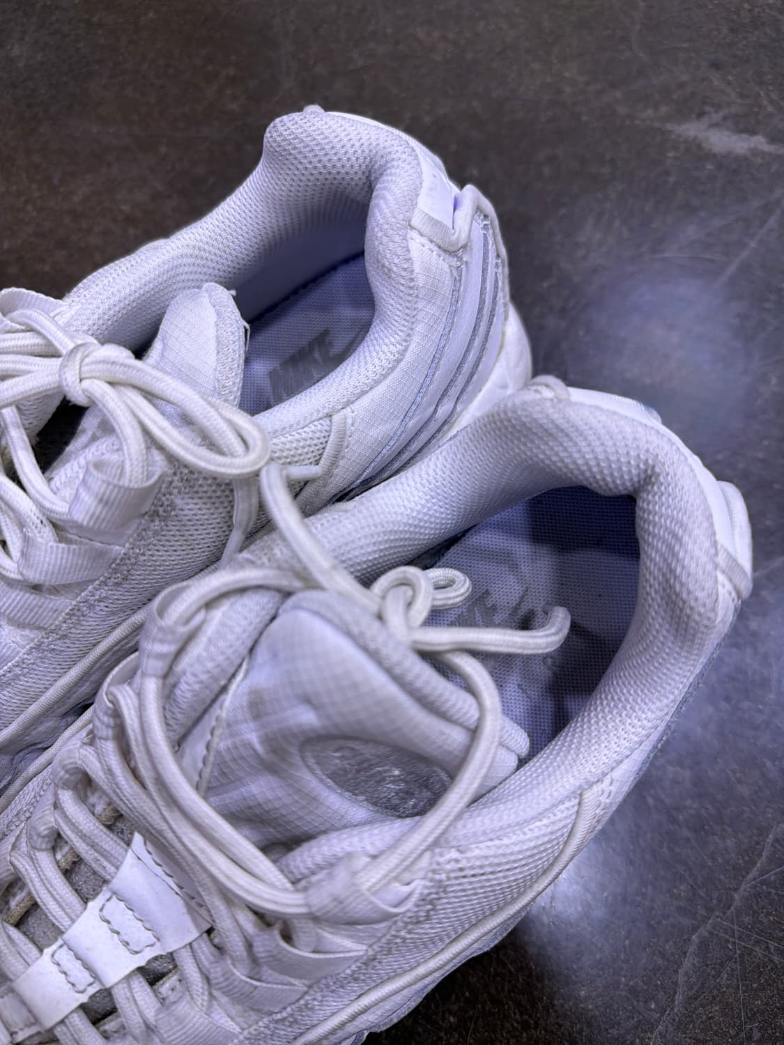 나이키 에어맥스95 에센셜 트리플화이트 슈즈 260 상품이미지5