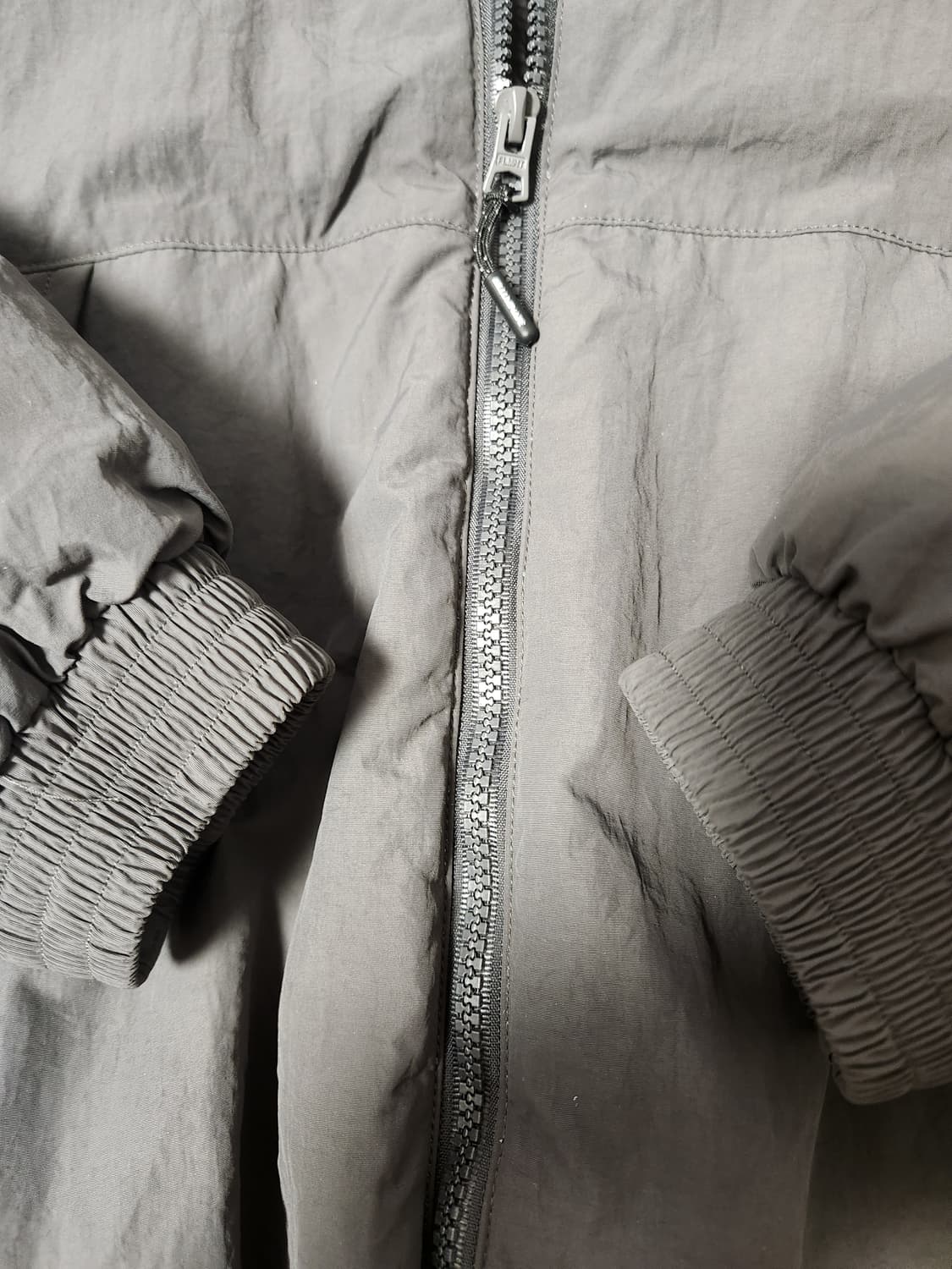 필루미네이트 오버핏 패딩점퍼 M

오염 하자없이 깨끗해요^^

세탁해뒀어 상품이미지2