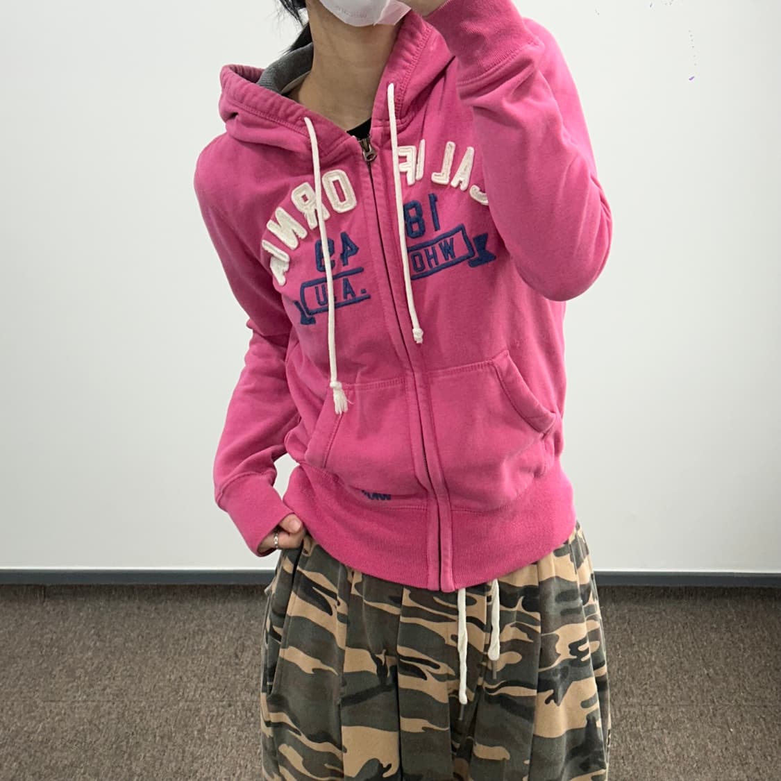 Who.A.U 후아유 핑크 그런지 자수 후드집업 상품이미지2